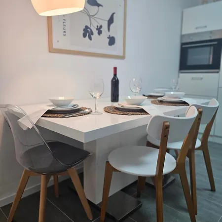 Jireh - Modern, Barrierearm, Klinikumsnah Apartment *